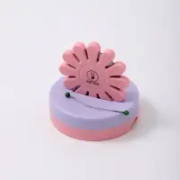 Игольница магнитная с ножом для ниток, d=7 см, розовая