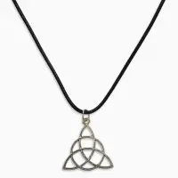 Кулон на шнурке &laquo;Трилистник&raquo;, цвет чернёное серебро на чёрном шнурке, 42 см