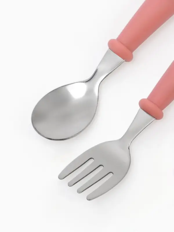 Набор детских столовых приборов в футляре: вилка, ложка Крошка Я розовый Набор детских столовых приборов в футляре: вилка, ложка Крошка Я розовый