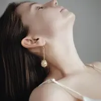 Серьги висячие &laquo;Шар плетёный&raquo;, белые в золоте, 6.5 см