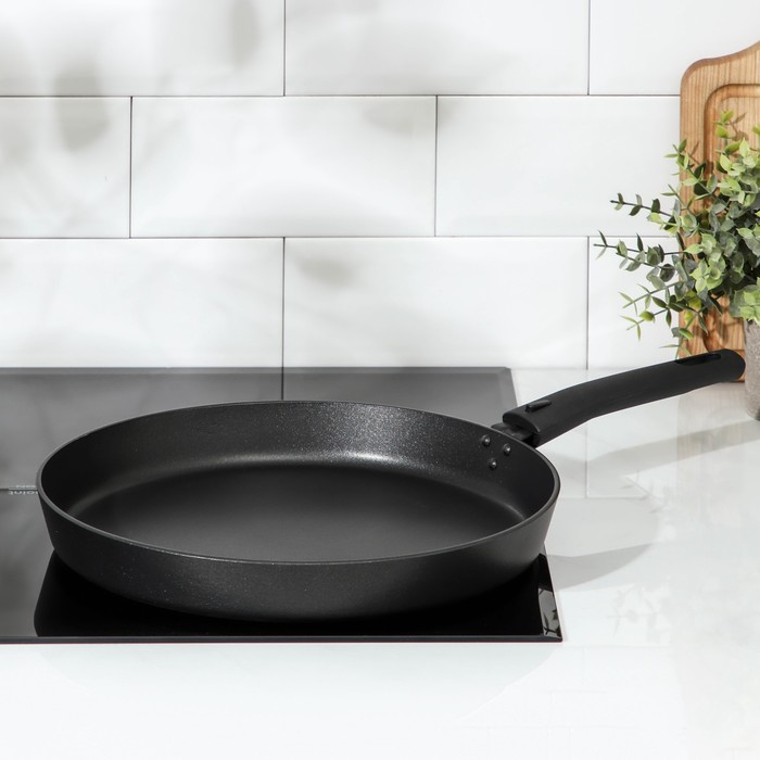 Сковорода «Дарья», d=30 см, съёмная ручка, антипригарное покрытие, цвет чёрный Сковорода «Дарья», d=30 см, съёмная ручка, антипригарное покрытие, цвет чёрный