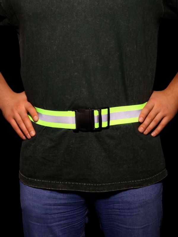 Светоотражающий пояс эластичный 1 полоса 2см 50-100см*4,5см на фастексе салатов/чёрн АУ Светоотражающий пояс эластичный 1 полоса 2см 50-100см*4,5см на фастексе салатов/чёрн АУ