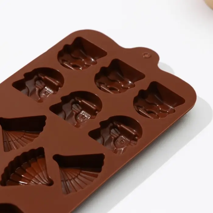 Форма для кондитерских украшений Доляна «Дамский набор», силикон, 21×11×1,5 см, 14 ячеек, коричневая