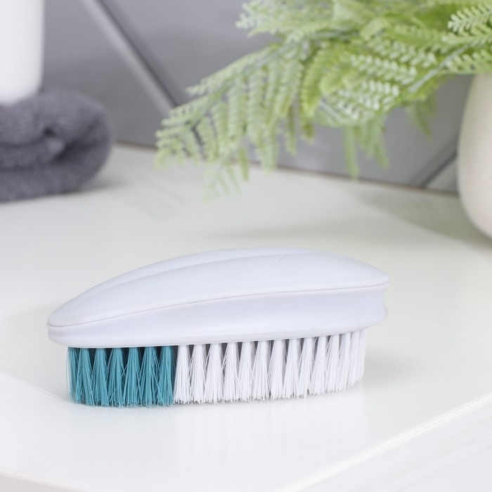 Щётка - утюжок Доляна «Листок», 14×7×4,5, цвет МИКС Щётка - утюжок Доляна «Листок», 14×7×4,5, цвет МИКС