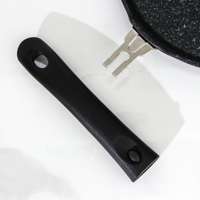 Сковорода блинная, d=22 см, пластиковая ручка, антипригарное покрытие, цвет тёмный мрамор Сковорода блинная, d=22 см, пластиковая ручка, антипригарное покрытие, цвет тёмный мрамор