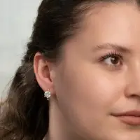 Серьги со стразами &laquo;Блум&raquo;, белые в серебре