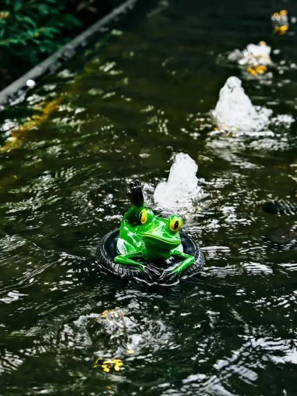 Садовая фигура 14 х 13 х 9,5 см Садовая фигура 14 х 13 х 9,5 см "Лягушка на шине" Водоплавающая