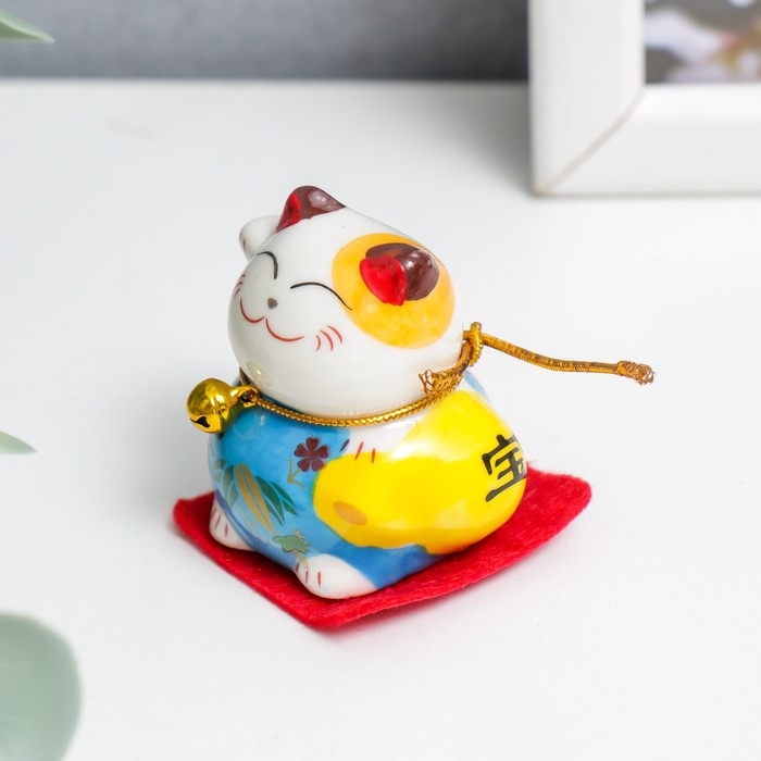 Сувенир керамика Сувенир керамика "Манэки-нэко с аксессуарами" 4,5х3,8х4,6 см набор 5 шт