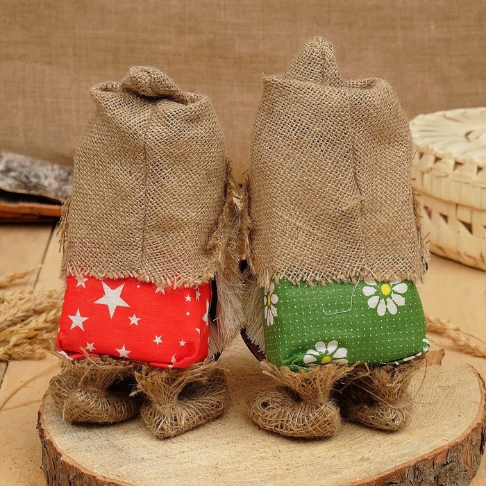 Оберег-домовой Оберег-домовой "Василек в льняном колпаке, с рублем", 18х11х10см, микс