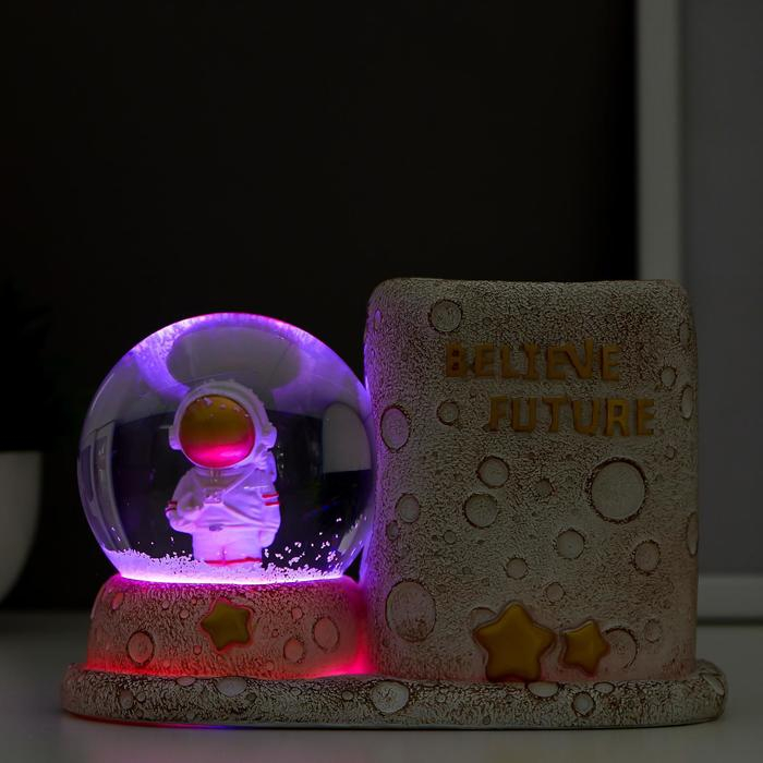 Сувенир полистоун водяной шар свет/для ручек "Астронавт" d=8 см МИКС 11,4х16,8х9 см