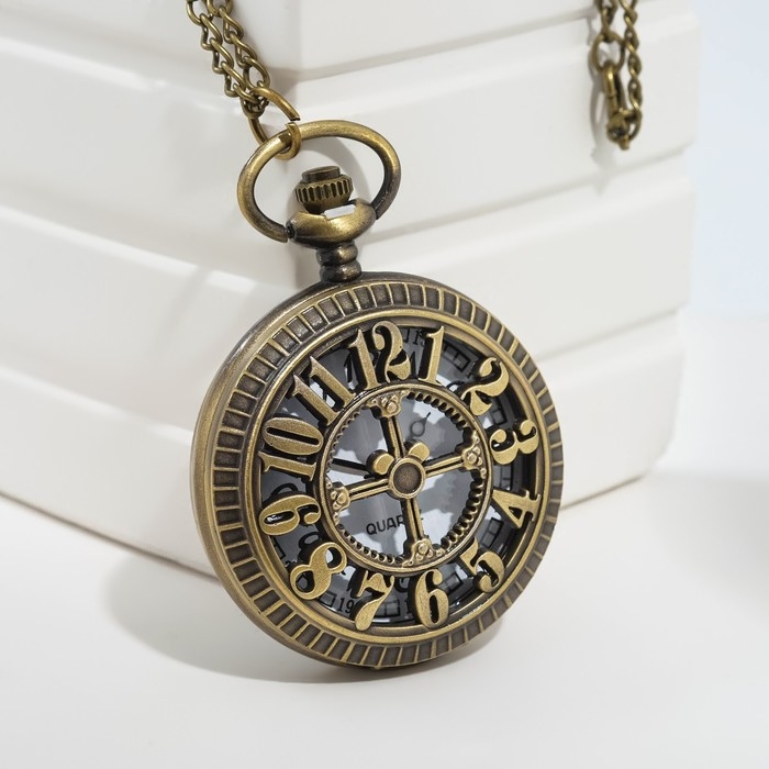 Часы карманные Часы карманные "Магия чисел", кварцевые, 5.5 х 4.5 см, d циферблата-4 см