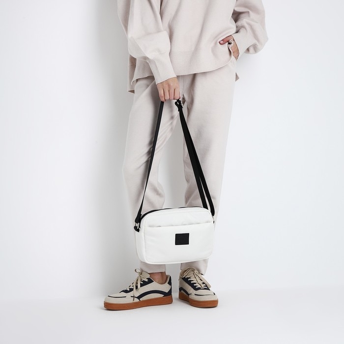 Сумка кросс-боди на молнии, цвет молочный Сумка кросс-боди на молнии, цвет молочный
