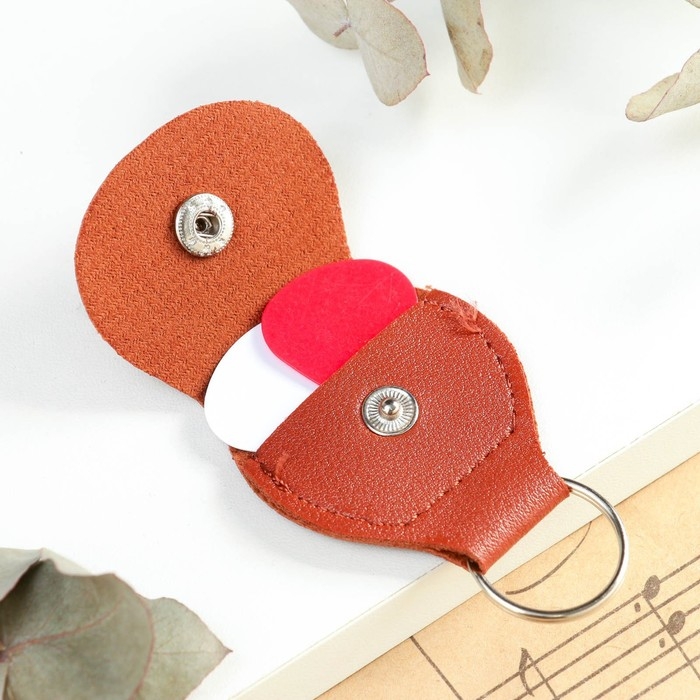 Набор медиаторов 2 шт в коричневом чехле-брелок, медиаторы микс Набор медиаторов 2 шт в коричневом чехле-брелок, медиаторы микс