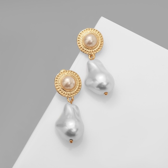 Серьги с жемчугом «Абстракция» крупная бусина, цвет золото Серьги с жемчугом «Абстракция» крупная бусина, цвет золото