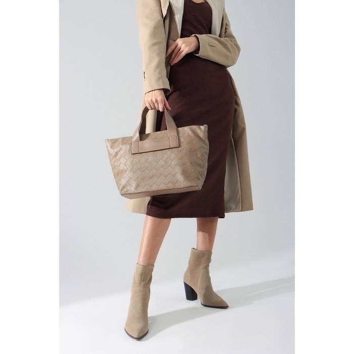 Сумка-тоут на молнии, длинный ремень, цвет коричневый