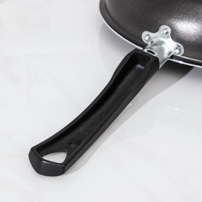 Сковорода «Классика атлас», d=24 см, пластиковая ручка, стеклянная крышка, антипригарное покрытие, цвет чёрный Сковорода «Классика атлас», d=24 см, пластиковая ручка, стеклянная крышка, антипригарное покрытие, цвет чёрный