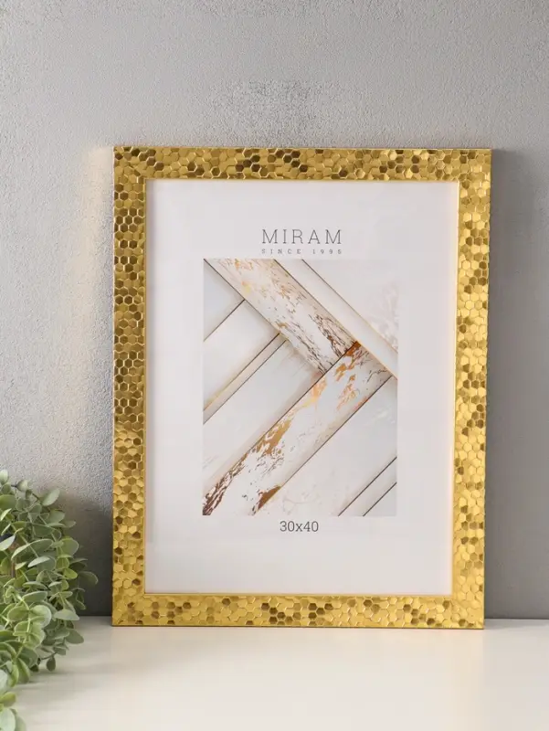 Фоторамка для фото 30&times;40 см &laquo;МИРАМ&raquo;, пластик, золото, (Пластиковый экран)