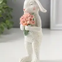 Сувенир полистоун "Белая зайка с букетом розовых цветов" 16 см
