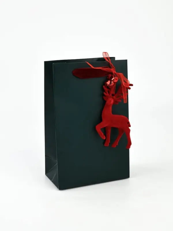 Пакет подарочный «С Новым годом», с ёлочной игрушкой, елка, 18 × 23 × 11 см Пакет подарочный «С Новым годом», с ёлочной игрушкой, елка, 18 × 23 × 11 см