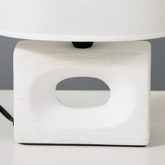 Настольная лампа Настольная лампа "Мишель" Е27 40Вт белый 12,5х20х27 см RISALUX