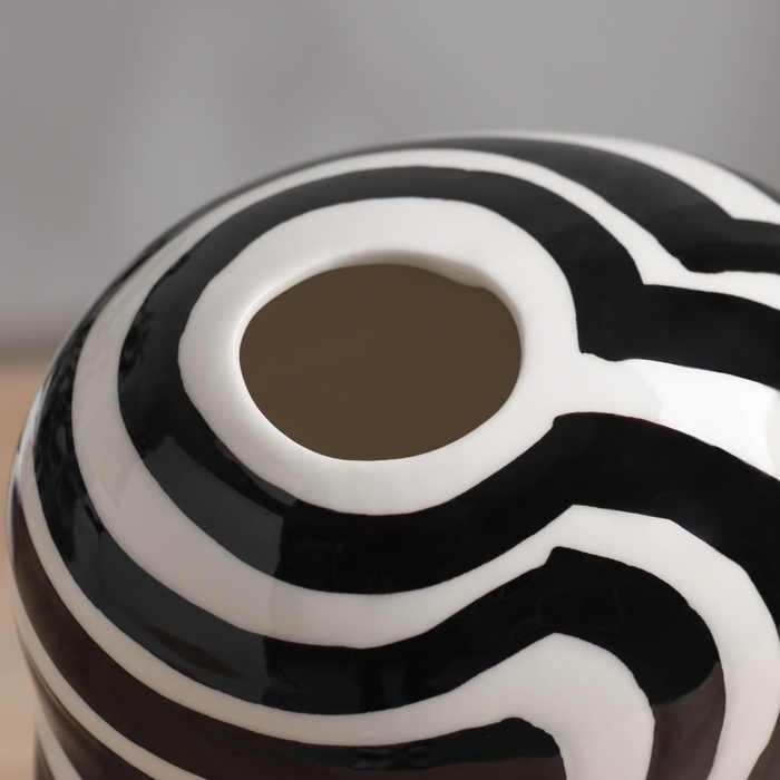 Ваза керамика настольная Ваза керамика настольная "Пикассо" (ручная роспись) объём в полоску, 22х12,5 см, чёрно-белый 10455