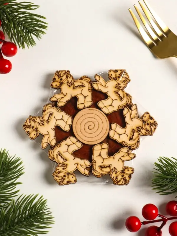 Подставка под горячее Лошадь маленькая, 11см, можжевельник Подставка под горячее Лошадь маленькая, 11см, можжевельник