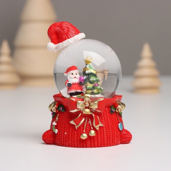 Сувенир полистоун водяной шар свет Сувенир полистоун водяной шар свет "Дед Мороз. Колпак и мешок с подарками" МИКС 4,5х5,5х8 см 10459