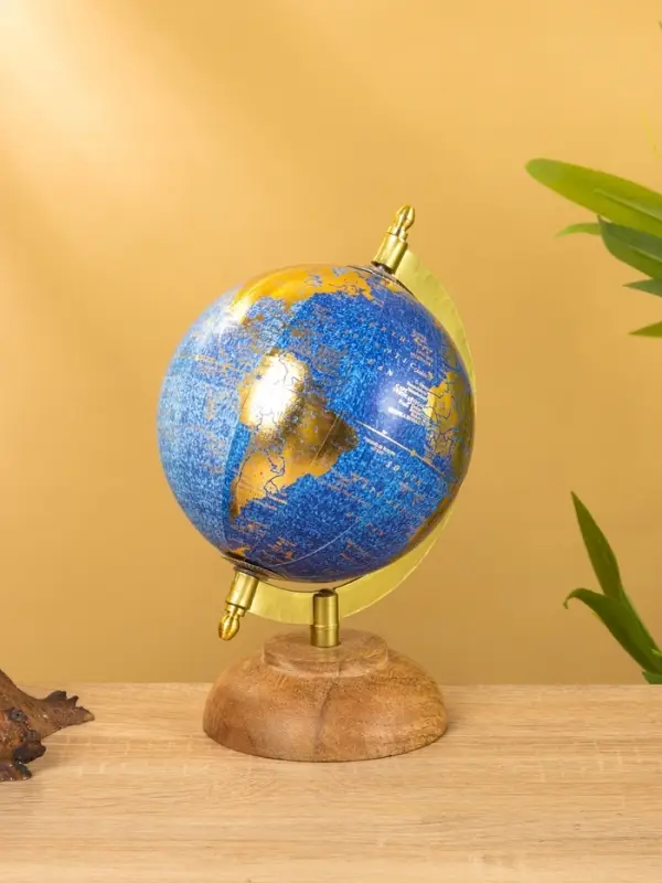 Глобус сувенирный 15х13х21 см, подставка дерево Глобус сувенирный 15х13х21 см, подставка дерево