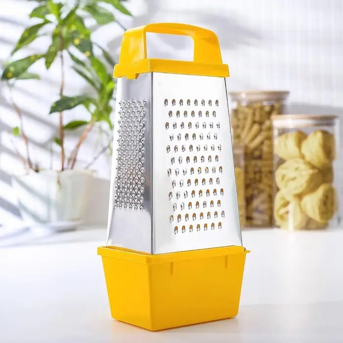 Тёрка с контейнером КВАРЦ &laquo;Комфорт&raquo;, 4 грани, 450 мл, 11&times;8.5&times;27 см, металл, МИКС