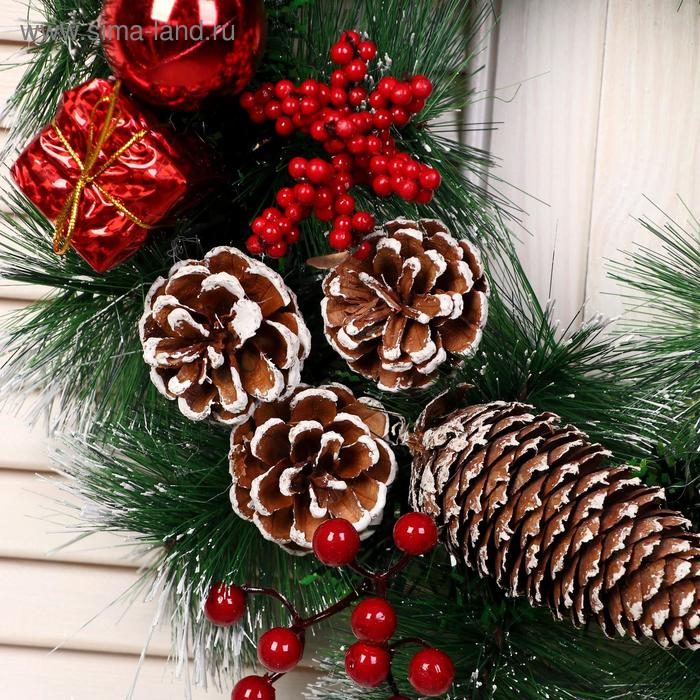 Венок новогодний d-40 см Венок новогодний d-40 см "Зимние шишки с подарками"