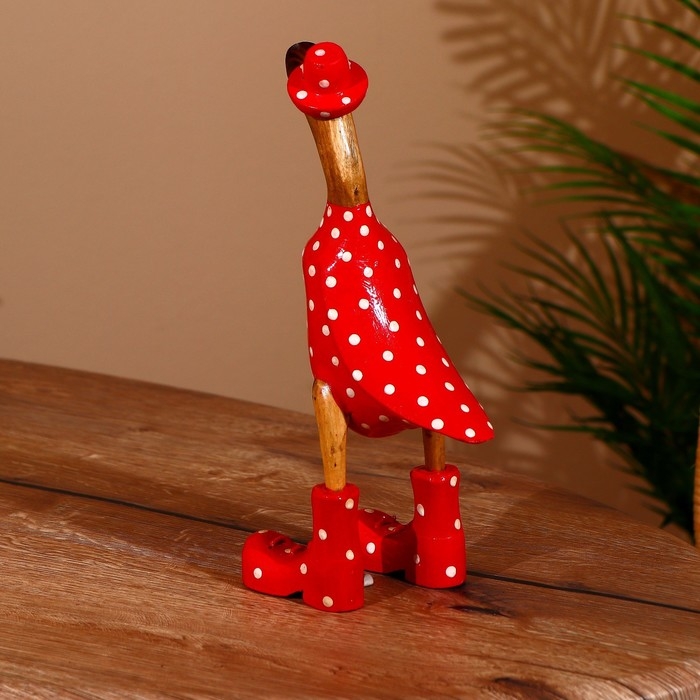 Сувенир Сувенир "Утка в летнем наряде" цв. красный, дерево 27 см