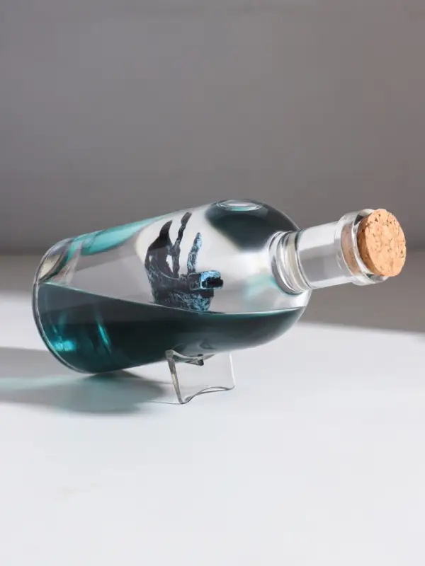 Корабль в жидкости, антистресс "Черная жемчужина" в бутылке, 17 см