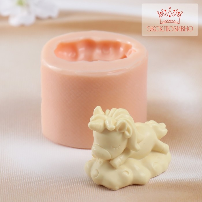 Молд силиконовый "Единорог лежит"  (издел. 5,7х3,6х4,2 см)