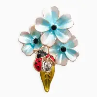 Брошь "Цветы Сирени с божей коровкой", цветная в золоте