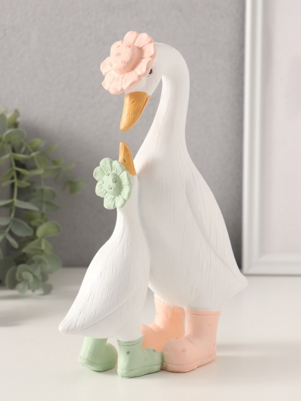 Сувенир полистоун Сувенир полистоун "Утка с малышом в резиновых сапогах" 16х6,5х21 см