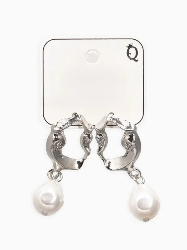 Серьги жемчуг "Капелька" мятый металл, цвет белый в серебре