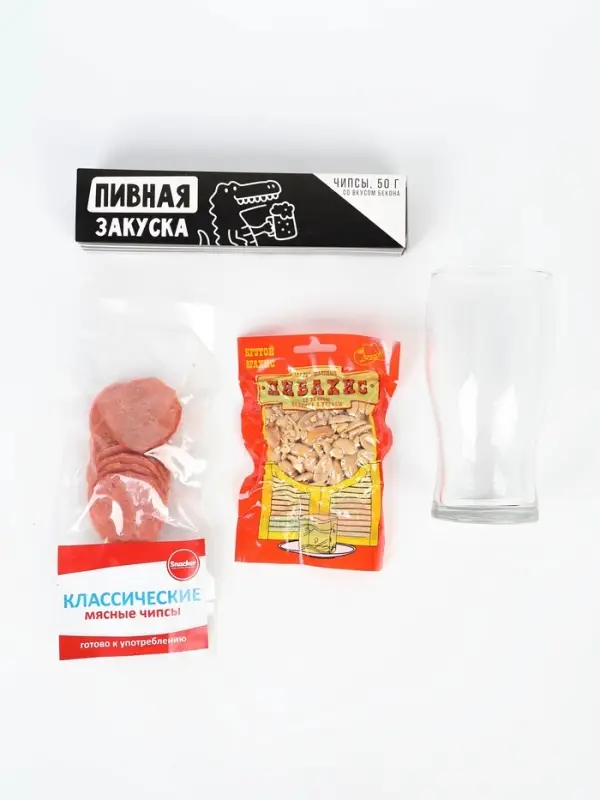 Пивной гифтбокс: пивной стакан 350 мл., чипсы, арахис