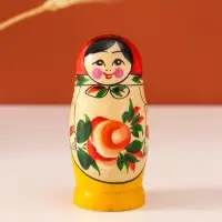 Матрёшка дерево &laquo;Галина&raquo;, красный платок, 4 кукольная, 9 см