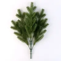 Еловая ветка зелёная, размер: 47 &times; 31 см, 1 шт.
