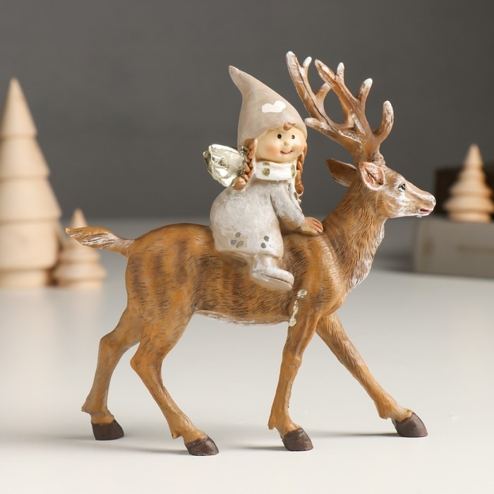Сувенир полистоун  Сувенир полистоун "Малышка-ангел в сером наряде, верхом на олене" 5,5х14х14,5 см