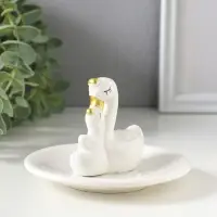 Сувенир керамика подставка под кольца "Лебедь с малышом" белая 10х10х7 см