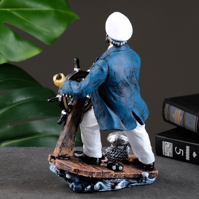 Фигура  Фигура "Капитан за штурвалом" 9х20х14см