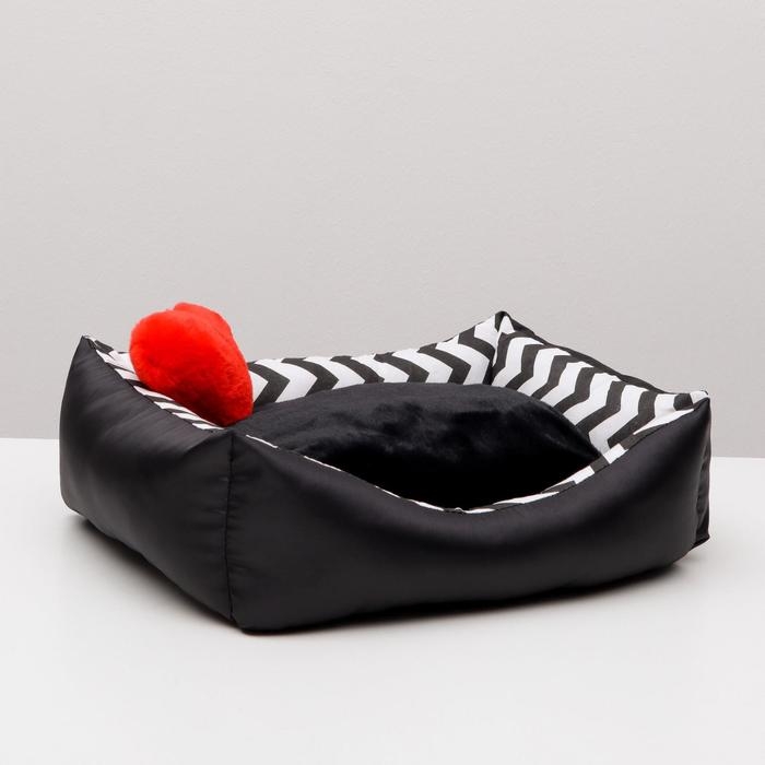 Лежанка с сердечком, 42 х 32 х 13 см, оксфорд, бязь, искусственный мех, чёрная Лежанка с сердечком, 42 х 32 х 13 см, оксфорд, бязь, искусственный мех, чёрная
