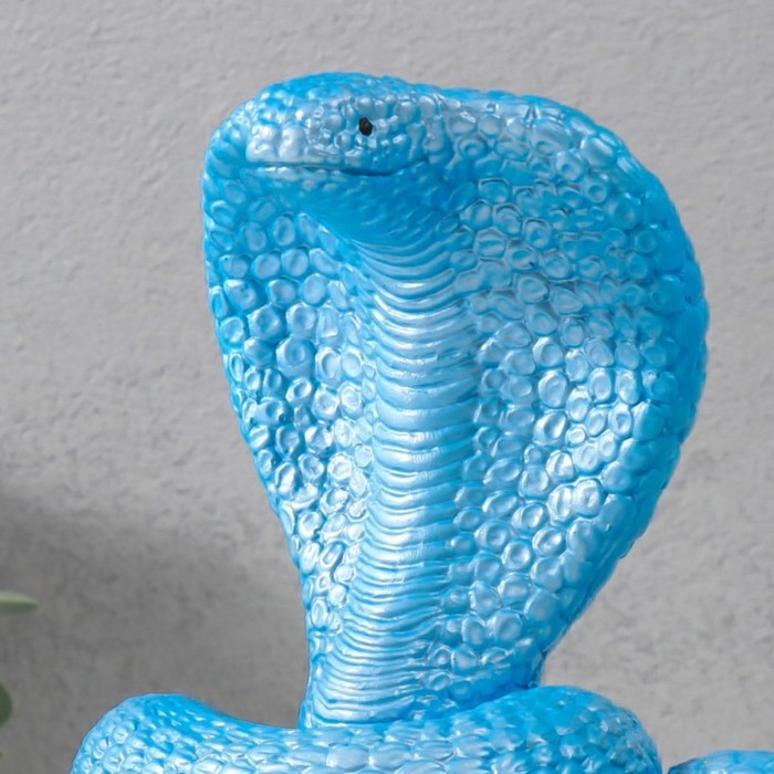 Фигурка Фигурка "КОБРА НА СУНДУКЕ" 20 х 17 х 12 см.