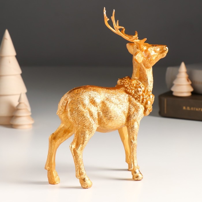 Сувенир полистоун  Сувенир полистоун "Золотой олень с венком на шее" 11,8х5,7х16,8 см