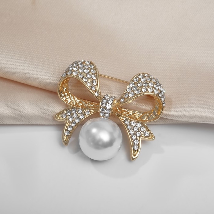 Брошь «Жемчужинка» классический бантик, цвет белый в золоте Брошь «Жемчужинка» классический бантик, цвет белый в золоте