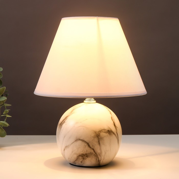 Настольная лампа 16818/1 E14 40Вт бело-серый h.27см RISALUX Настольная лампа 16818/1 E14 40Вт бело-серый h.27см RISALUX