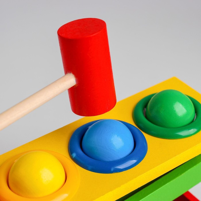 Стучалка на прямоугольном основании с 4 шариками, спуском и молоточком Стучалка на прямоугольном основании с 4 шариками, спуском и молоточком