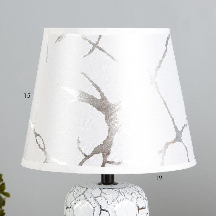 Настольная лампа Настольная лампа "Анде" Е14 40Вт бело-серебристый 20х20х33 см RISALUX