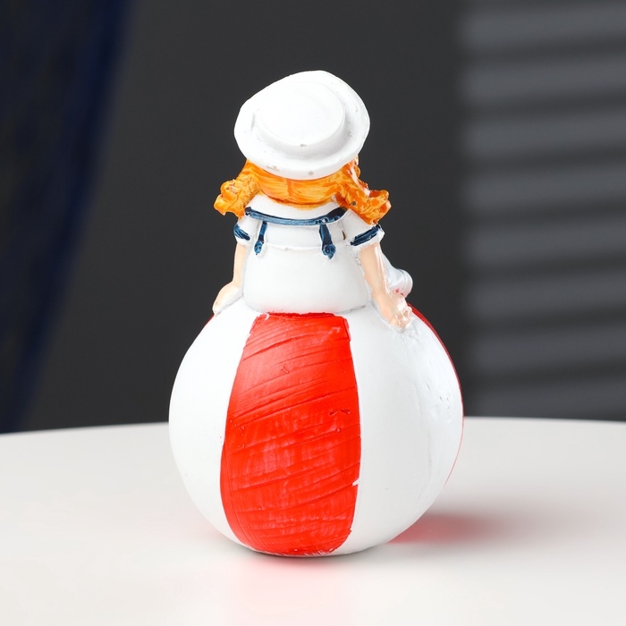 Фигурка девочка-морячка на шаре 12см Фигурка девочка-морячка на шаре 12см